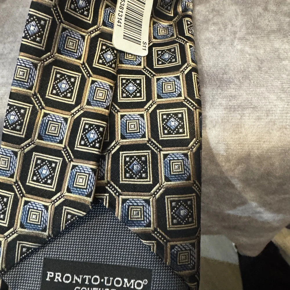 Pronto-Uomo Geometric Patterned Tie in Black‎ and Gold